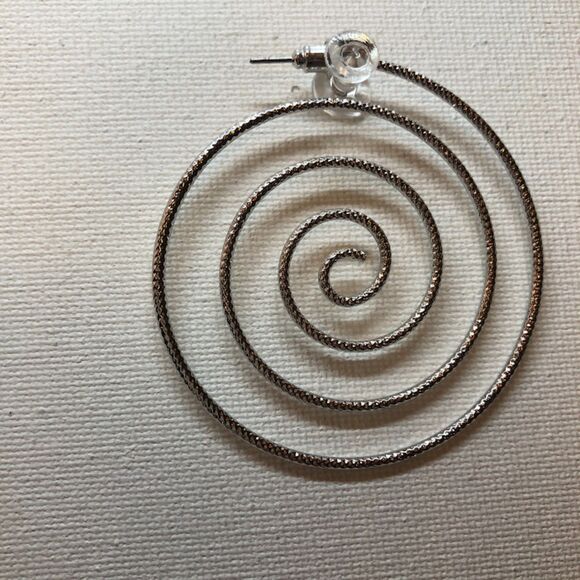Oversized Spiral Pierced Earrings - Picture 4 of 6